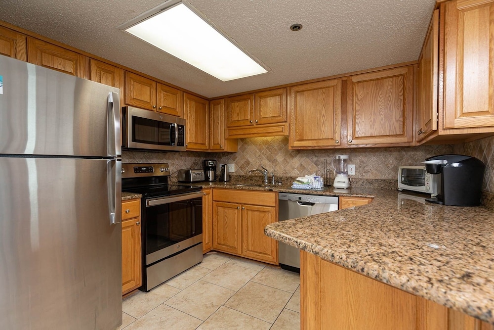 Phoenix East 2 2064 2 Bedroom Condo