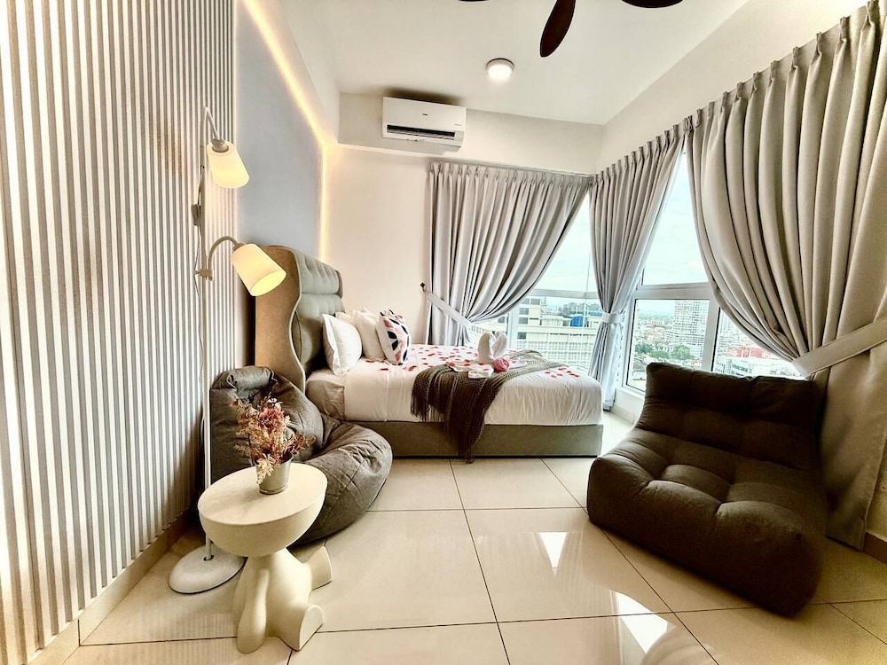 ICC Luxury Suites By Grab A Stay