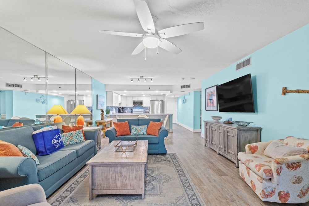 Watercrest Waves! Beachfront 2br/2ba Condo, Sleeps 8, Stunning Gulf Views!