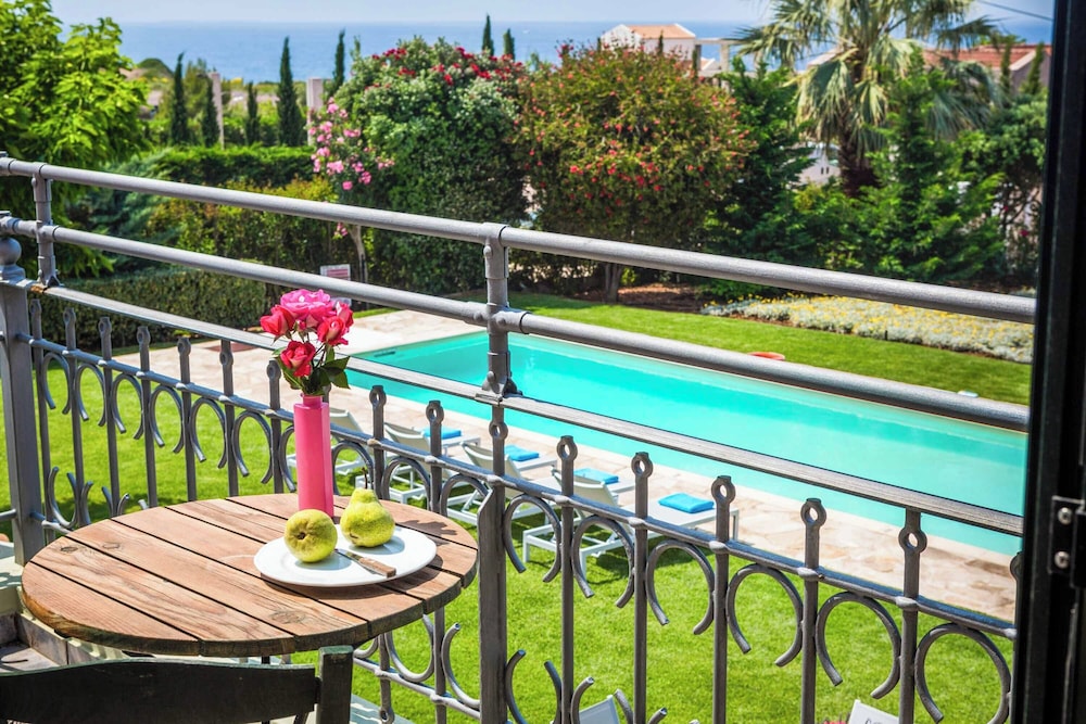 Villa Dionysus