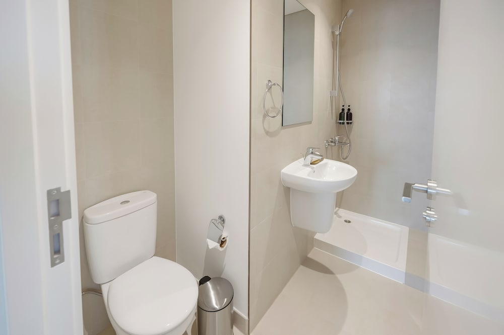 Durrani Homes - Majestic 4BR at Downtown