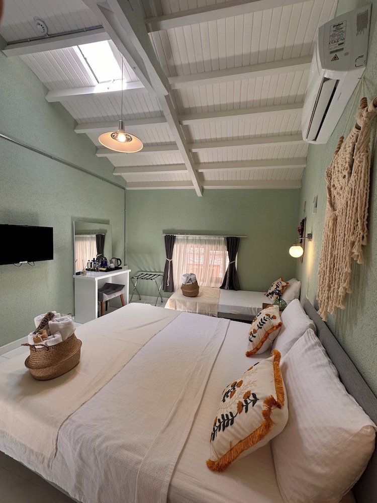 Hanole Macaron Guest House