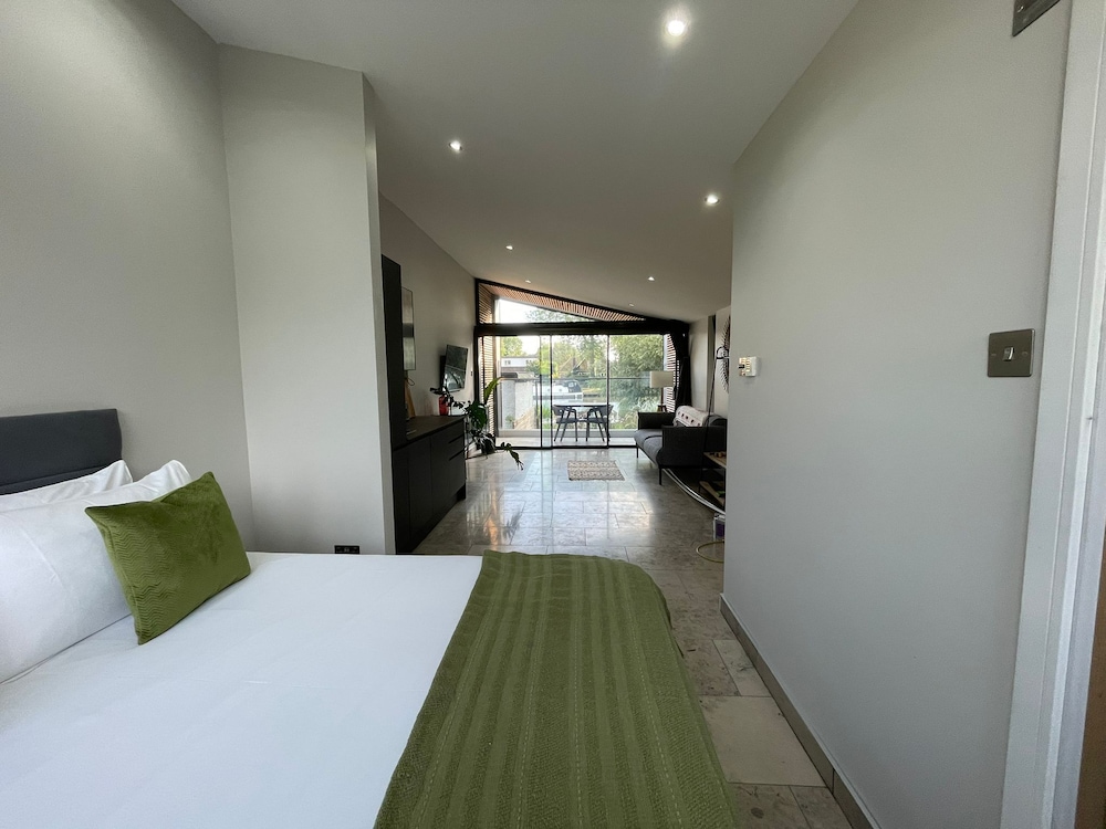 River View Guest House, Jacuzzi, Boat, Fire Hire view 4