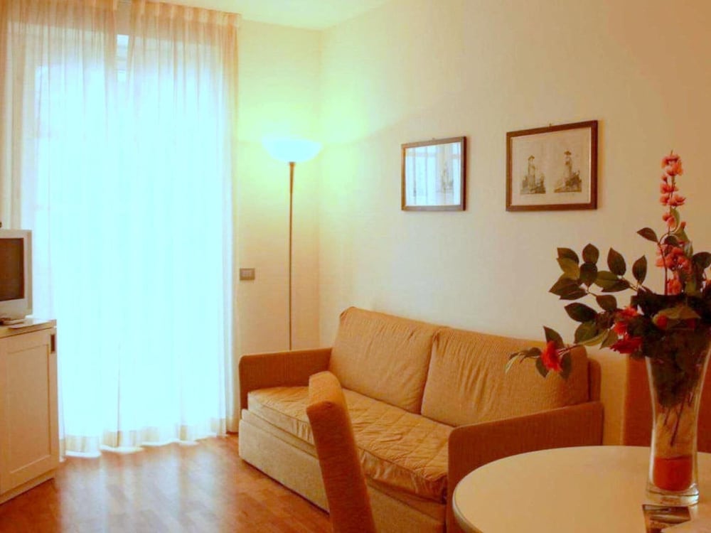 Elegant Apartment in Meina With Lake View photo 2
