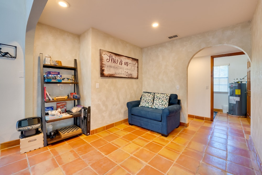 1-acre Backyard & Gym: Spacious Apopka Escape!