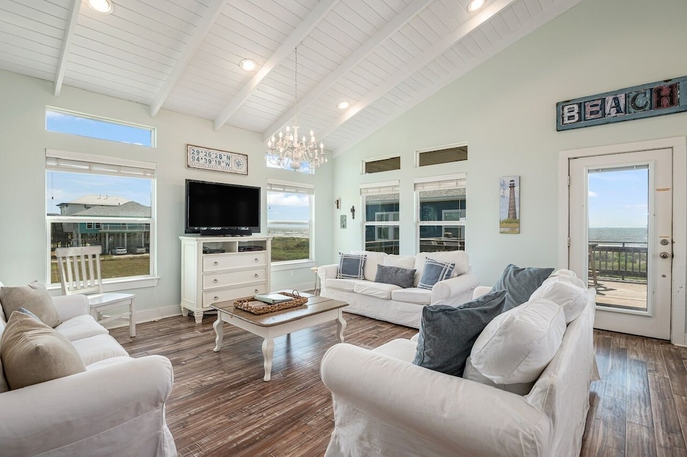 Chillax Inn 3 Bedroom Home by RedAwning