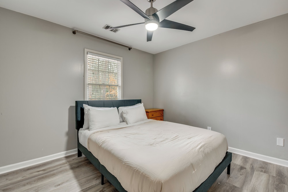 Spacious Home w/ Deck in Marietta!