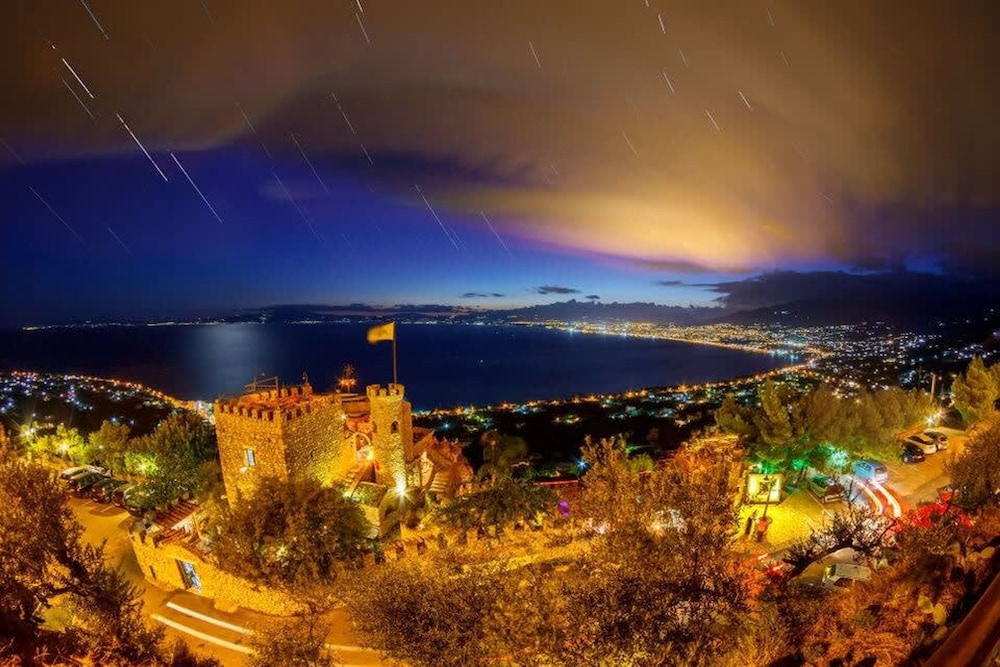 Avia Seaview Getaway - Konstantina s Hidden Haven