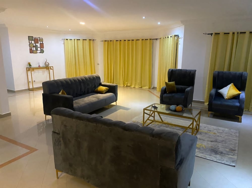 Trassaco Valley 5 Bedrooms mansion view 2