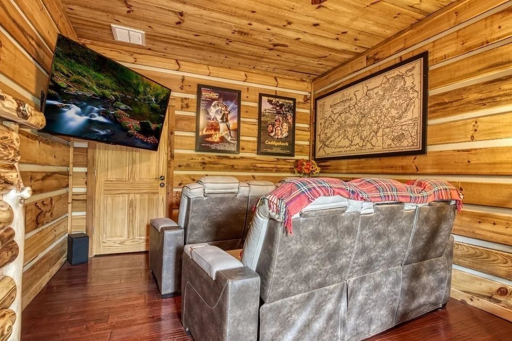 Hillbilly Hideaway 4 Bedroom Cabin