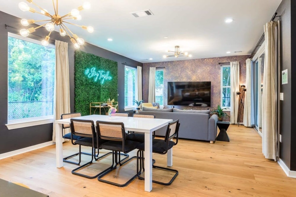 Eastside House Supreme 6 Min Drive to DT