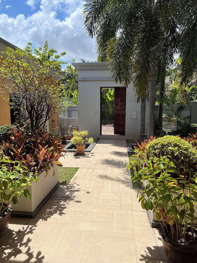 Tropical Luxury 4BR Pool Villa w Game Area