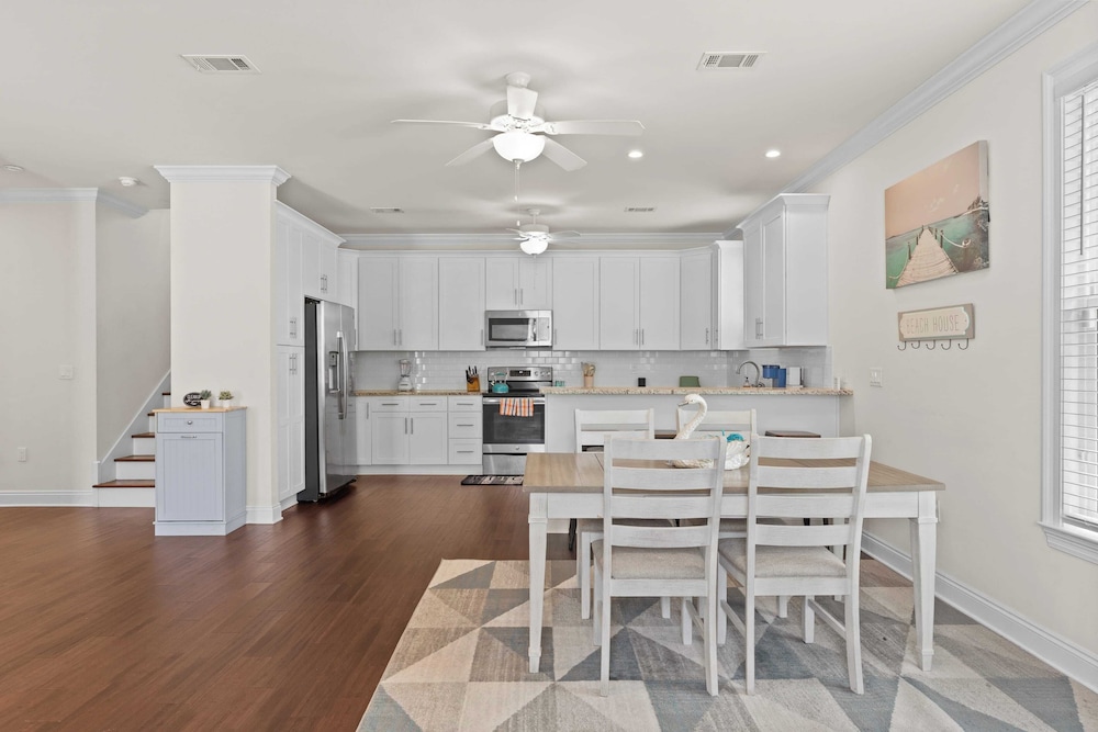 Family-friendly, Close to Beach & Game Room Windswept by Avantstay