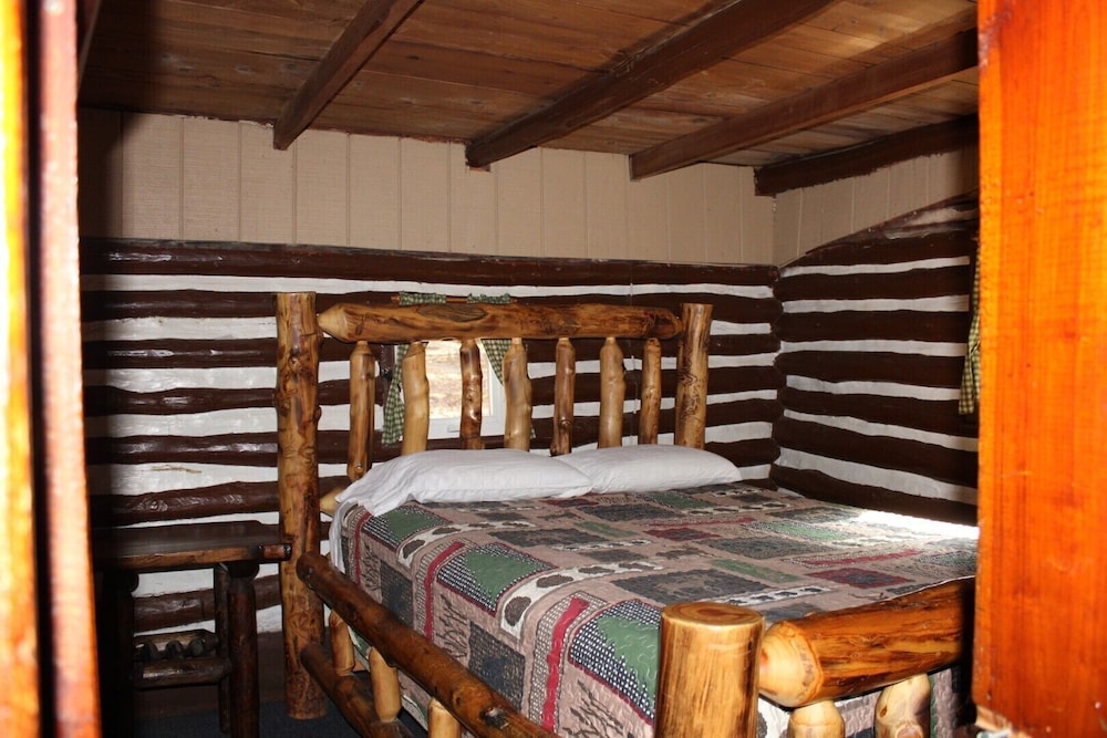 Hominy Ridge Cabins and Gift Shop
