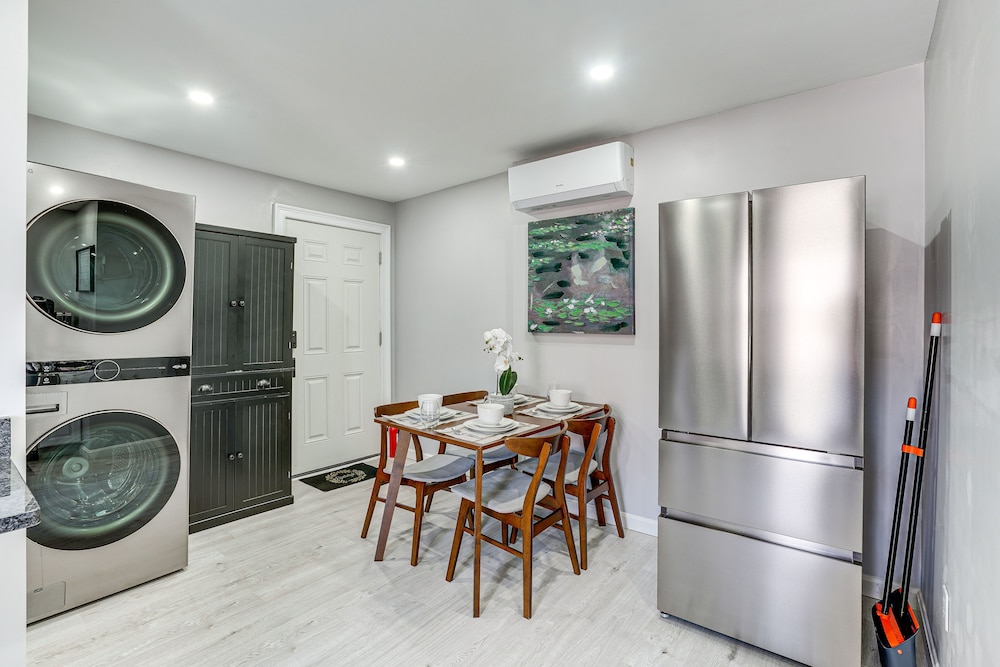 Coastal Lynn Escape w/ Fireplace: 3 Mi to Beaches, photo 2