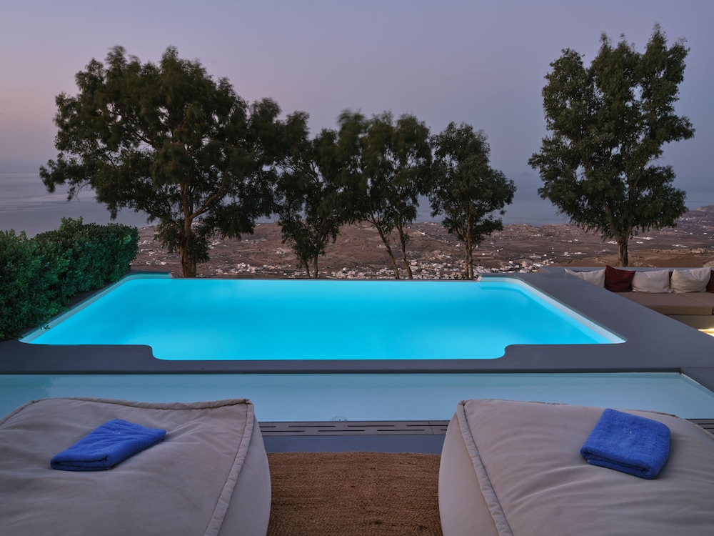Santorini Heights