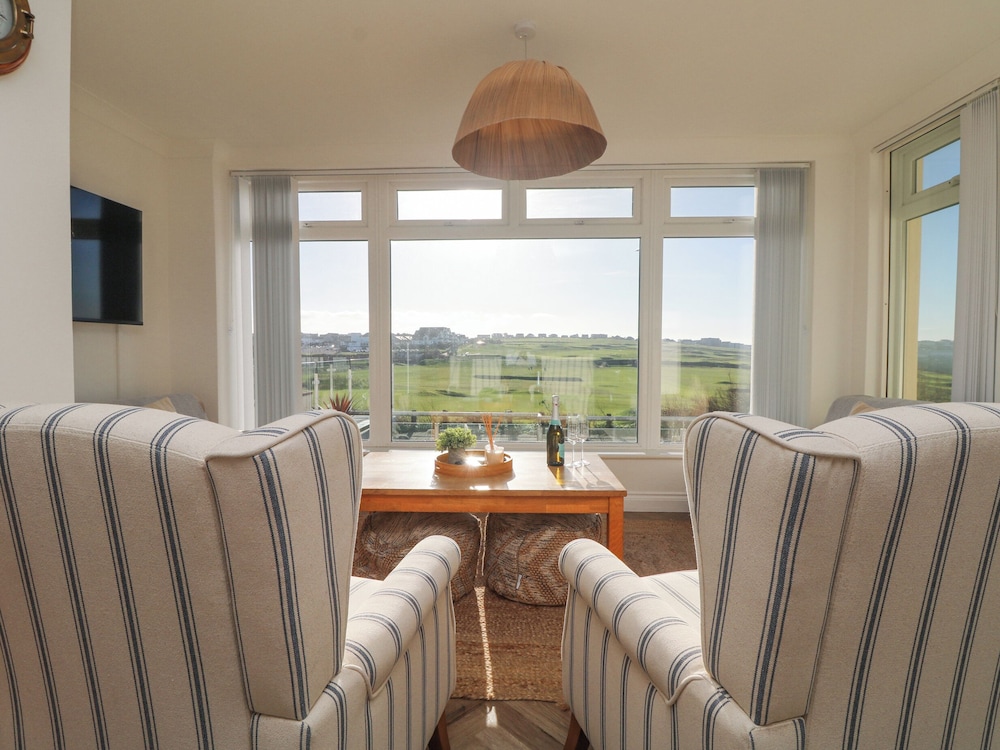 5 Fistral Waves