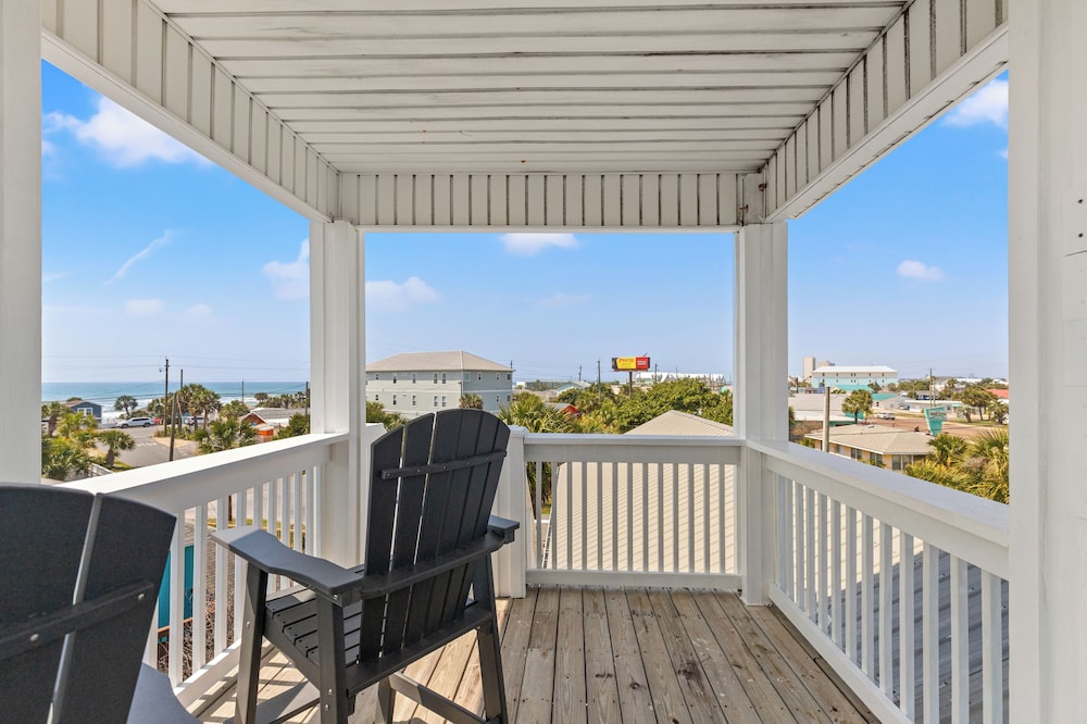 Beach House Spacious 4BR Retreat With Gulf Views & Observation Deck!