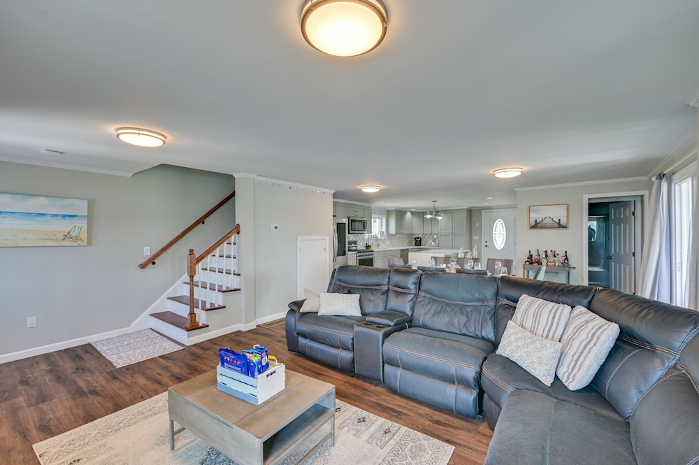 Weymouth Waterfront Getaway w/ Swim Spa & Hot Tub