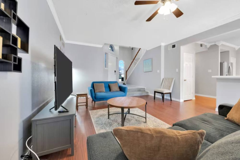 Frisco Castle 3BR Garage Parking Gated Backyard
