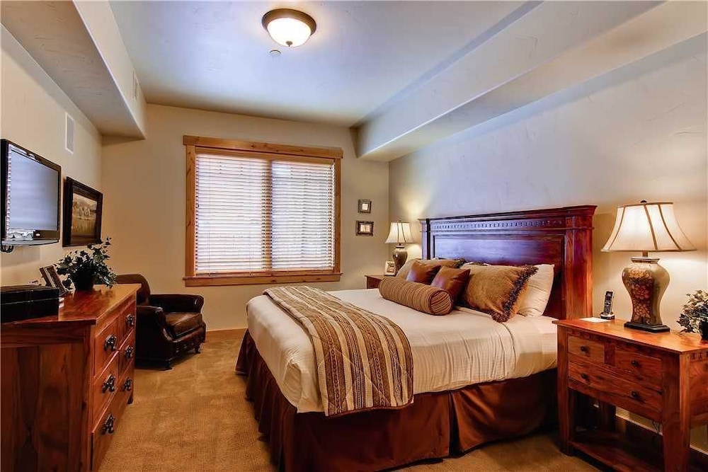 6107 Bear Lodge, Trappeur's Crossing Apartment 3