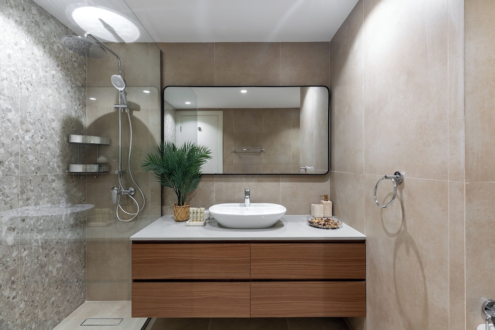 Maison Privee - Dazzling Downtown Retreat w/ Panoramic City Views