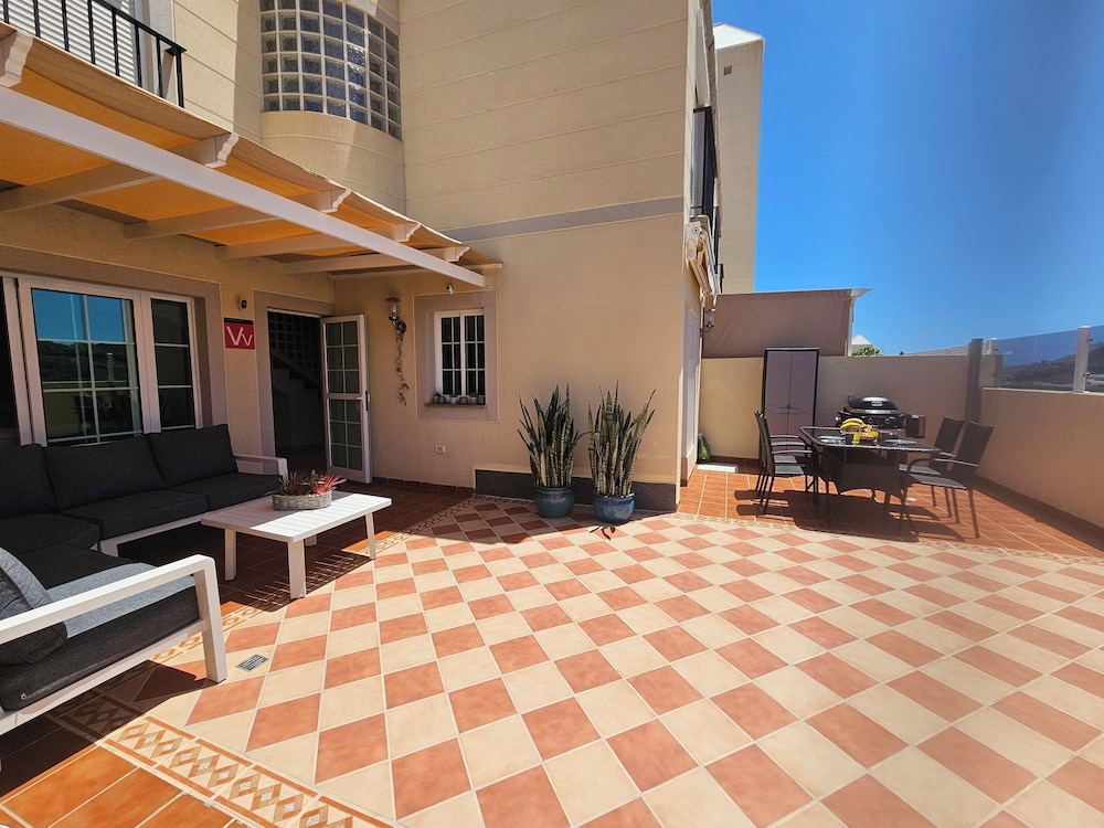 Welcoming and Modern Holiday Home With Access to Swimming Pool