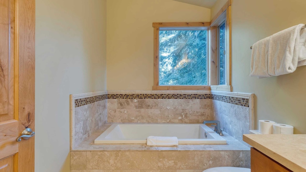 Cozy Tahoe Retreat w/ Hot Tub, Movie Room & Forest Views Tahoma Getaway by Avantstay
