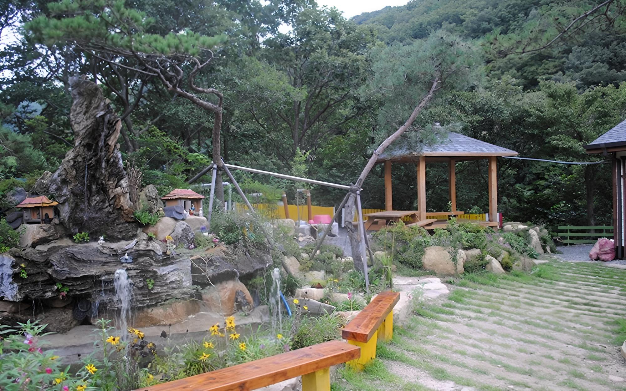 Gyeongju Punggyeongharu Pension view 5