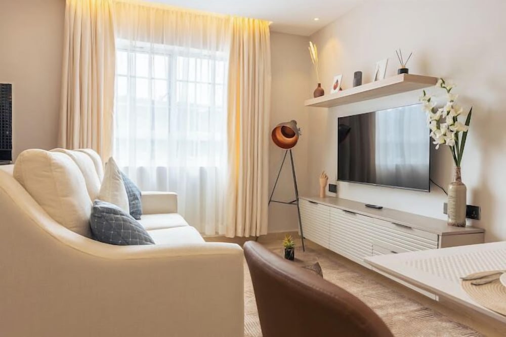 Lux Suites Studio City Apartments