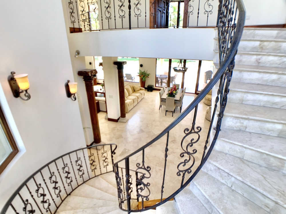 Luxury Villa on The Beach - Hermosa Palms 10A
