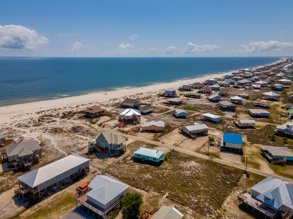 Seafari - Pet Friendly! Quiet Area Mere Feet To The Beach - Beach Side - No Busy Street To Cross! 2 Bedroom Home by RedAwning view 2