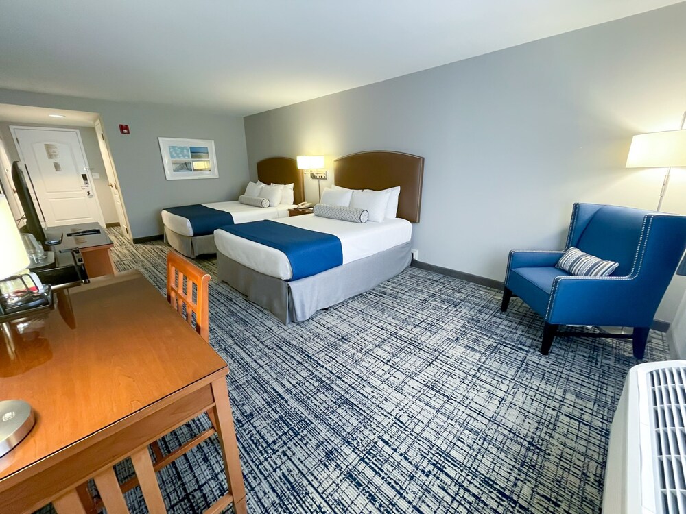Water's Edge Resort & Spa