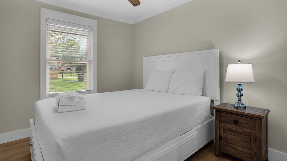 Spacious Retreat w/ Private Pool, Spa, Fireplace + Attraction Tickets!