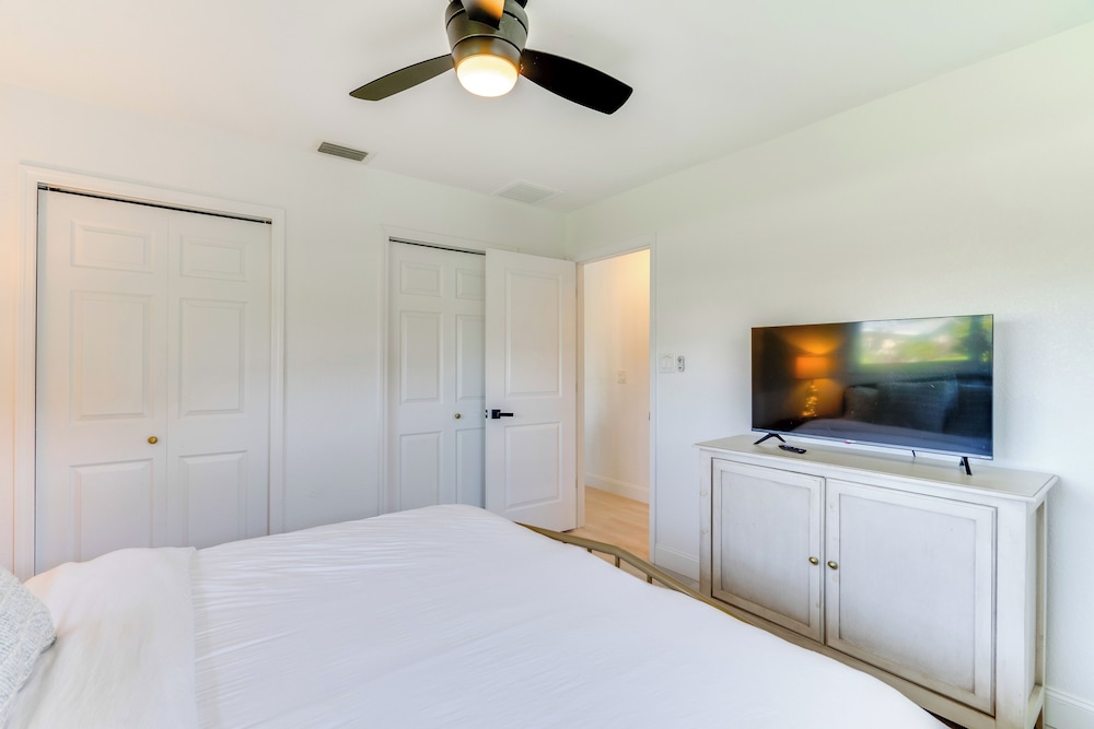 Place of the Blue Smoke - 5 Bedrooms, 5 Baths, Sleeps 16 Home by RedAwning