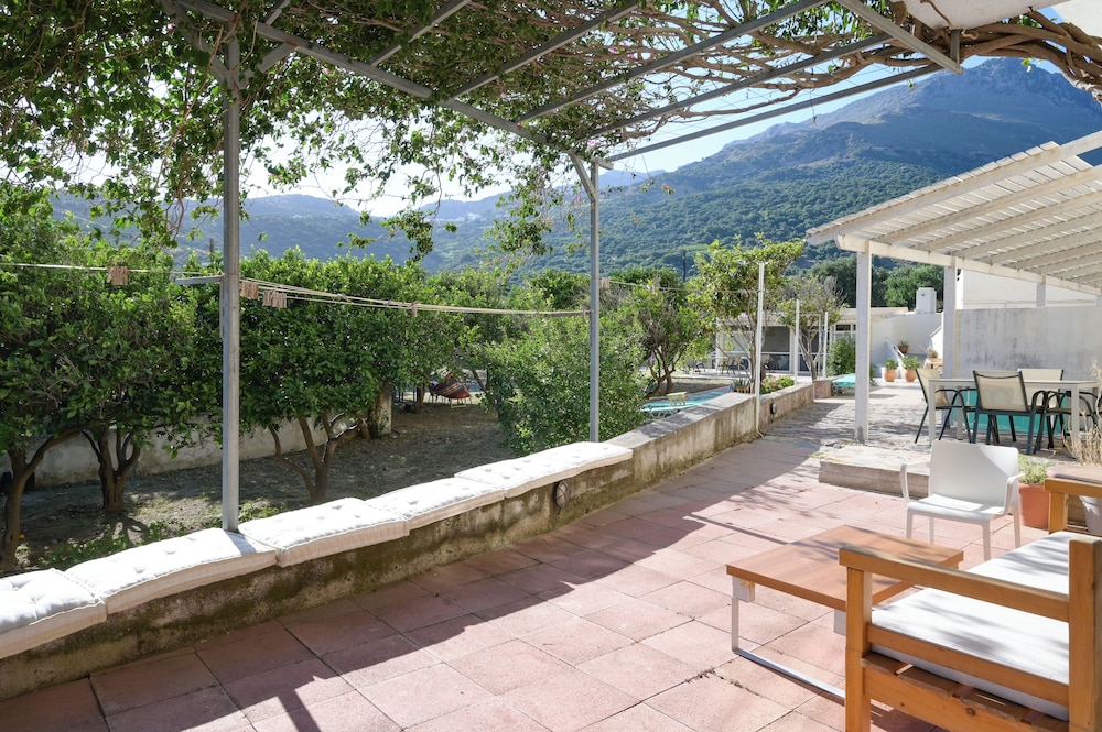 Antonis Apts - Physio Fitness Retreats