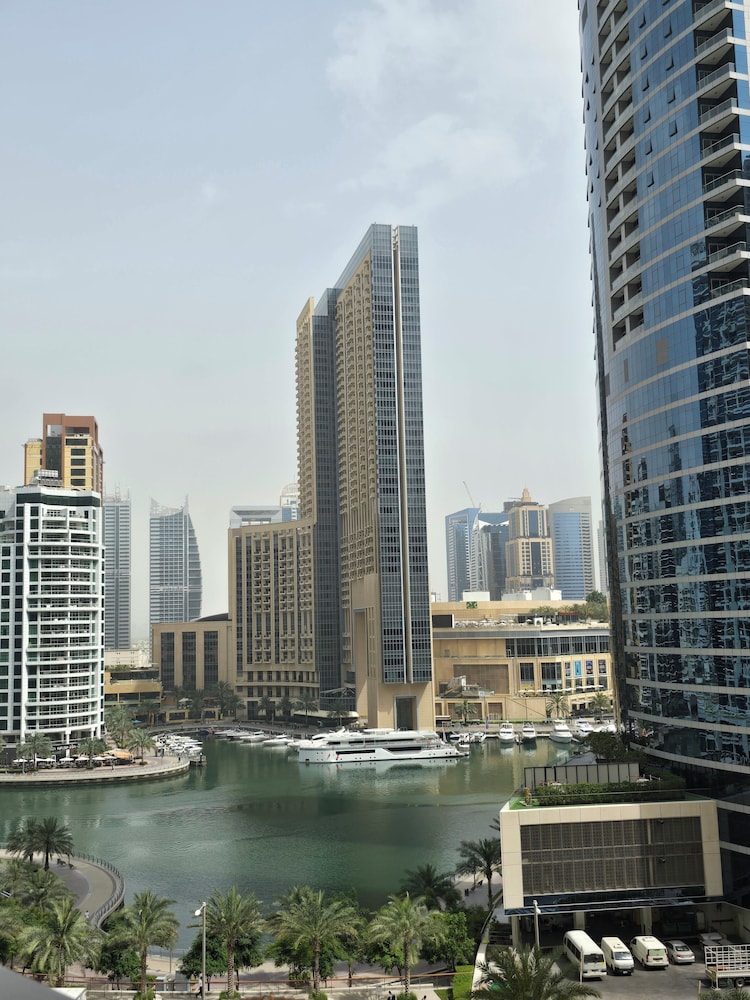 Urban Panda Hostel JBR Dubai