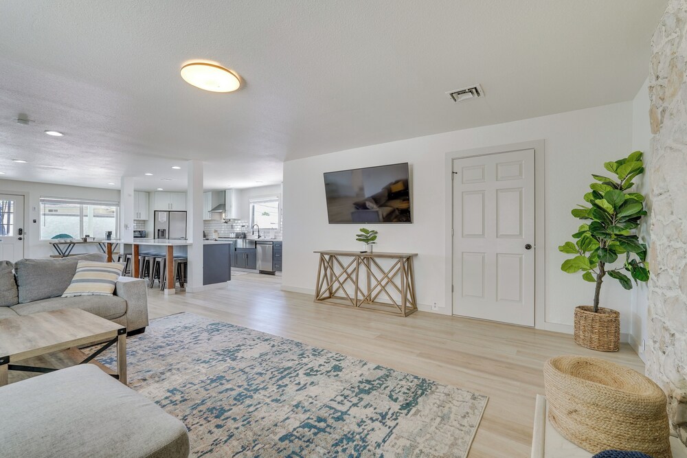 Pool, Game Room, Hot Tub: Lake Havasu City Oasis!