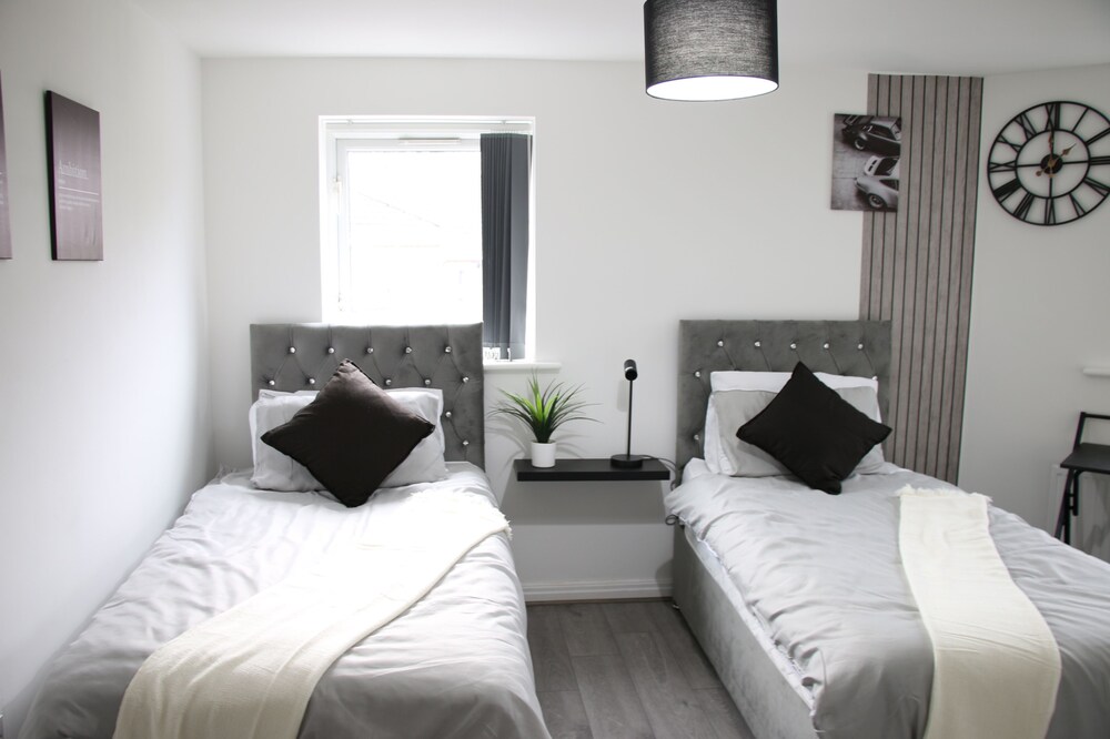 3 Bedroom House Close to City Centre/ Free Parking