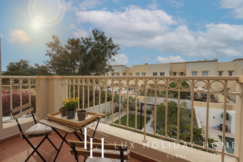 LUX The Serene Springs Villa