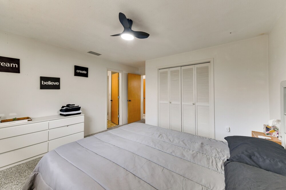 7 Mi to Siesta Beach: Home w/ Furnished Patio!