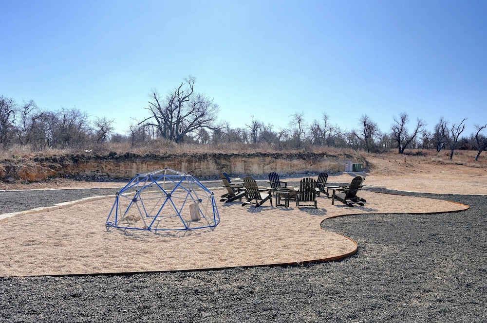 Secluded Hill Country Getaway Stunning Views Fire Pit 15 Min to Main Street 12 Guests