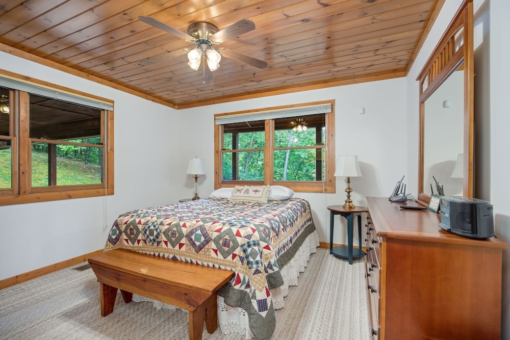 Restoration Retreat At Greenbrier 3 Bedroom Cabin by RedAwning view 2
