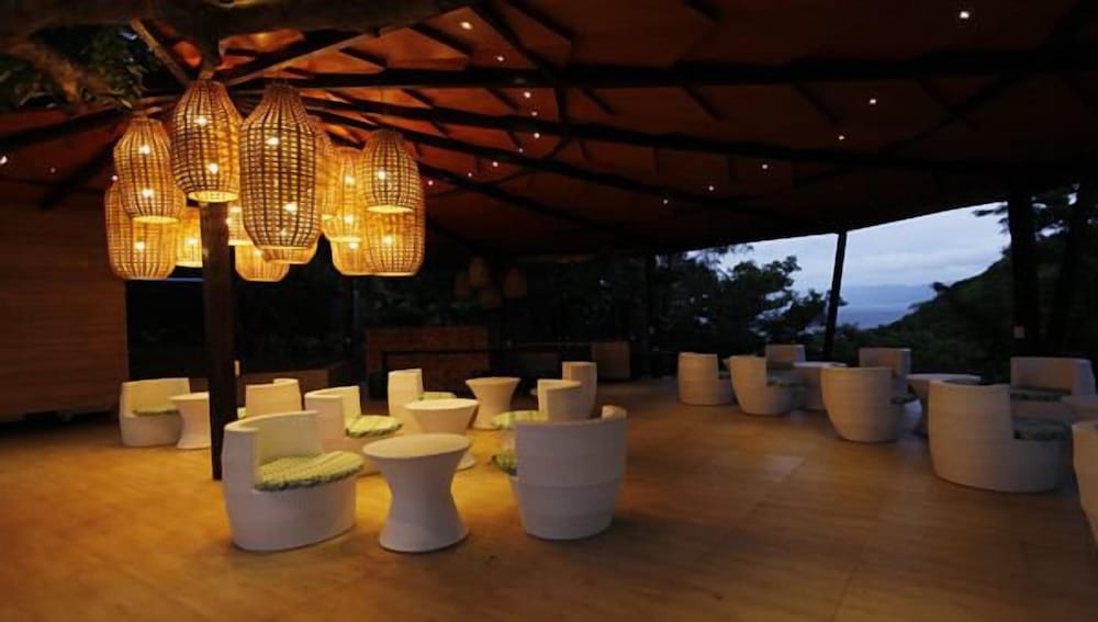 Tugawe Cove Resort