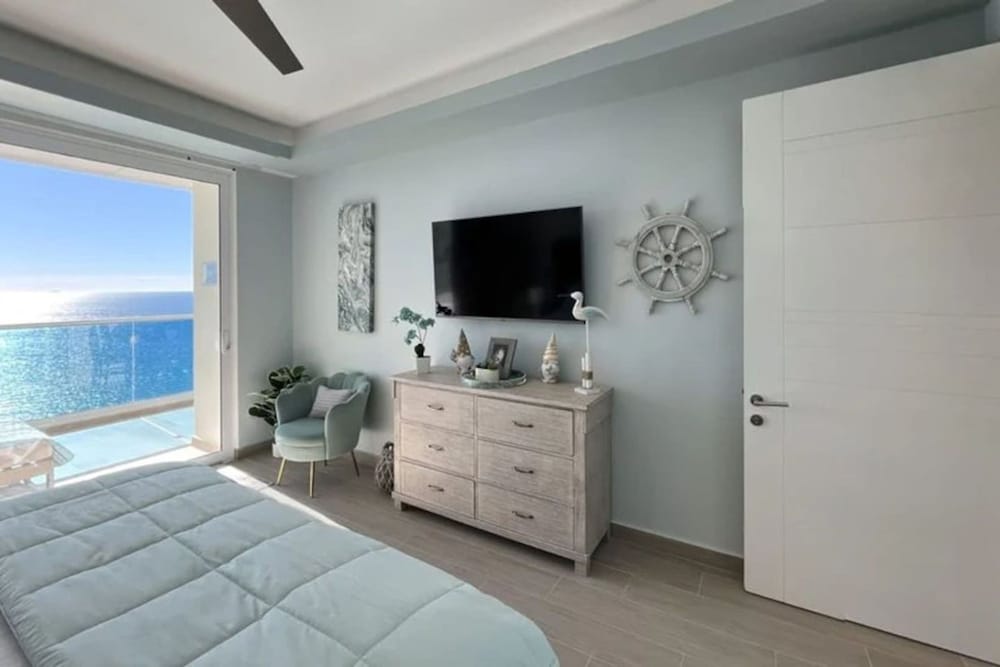 Beach Condo Kitchen Hot Tub
