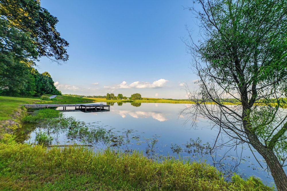 Private Lake & Dock: Log Cabin, 2 Mi to Clay!