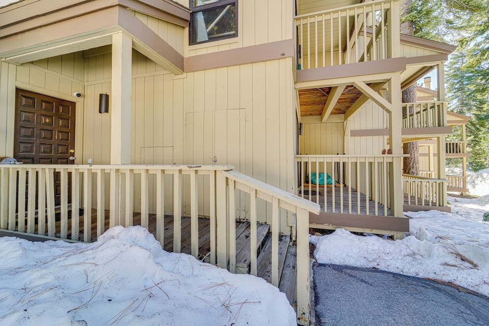 1 Mi to Lake Tahoe: Condo w/ Pool Access