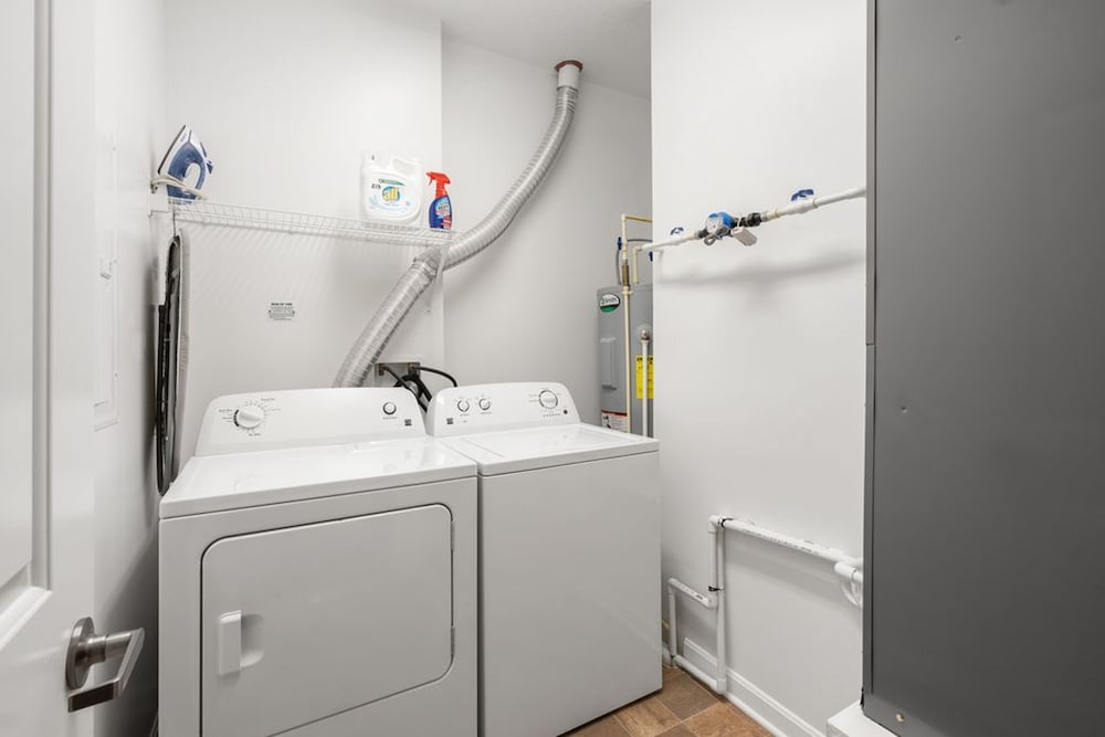 Ground Floor 2BR w Lux Amenities At Albany Glen