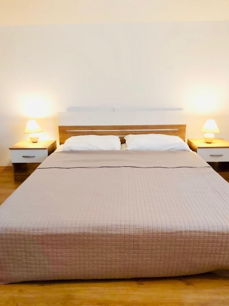 Apartments and Rooms Viskic view 3