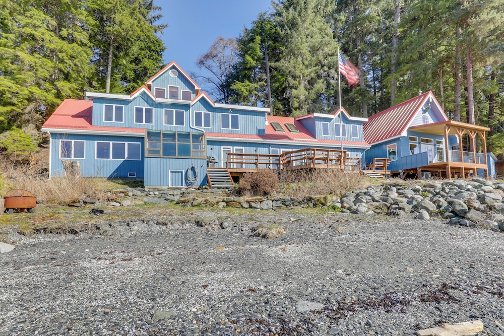9 Mi to Mendenhall Glacier: Waterfront Juneau Home